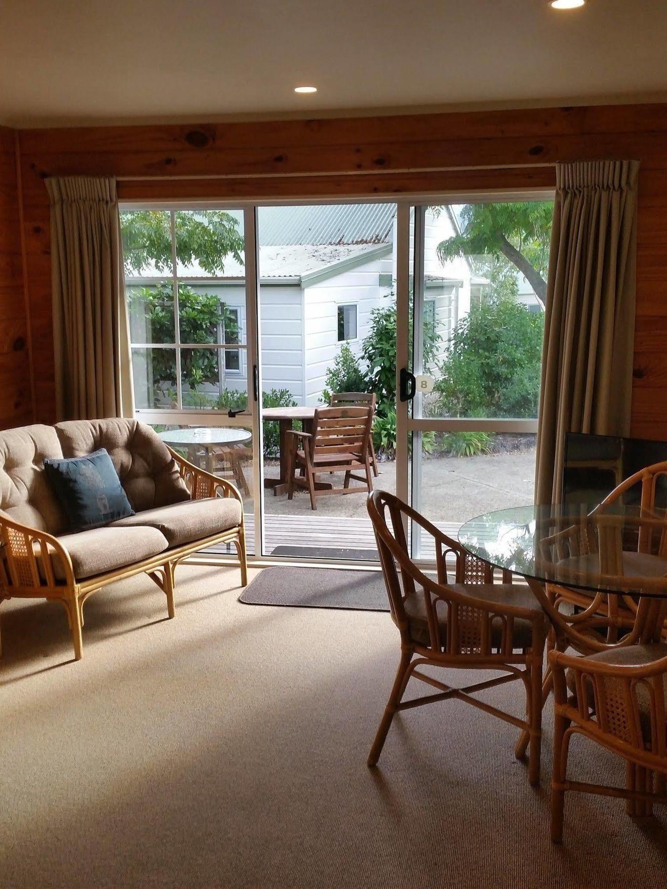 Pauanui Pines Motor Lodge Kültér fotó