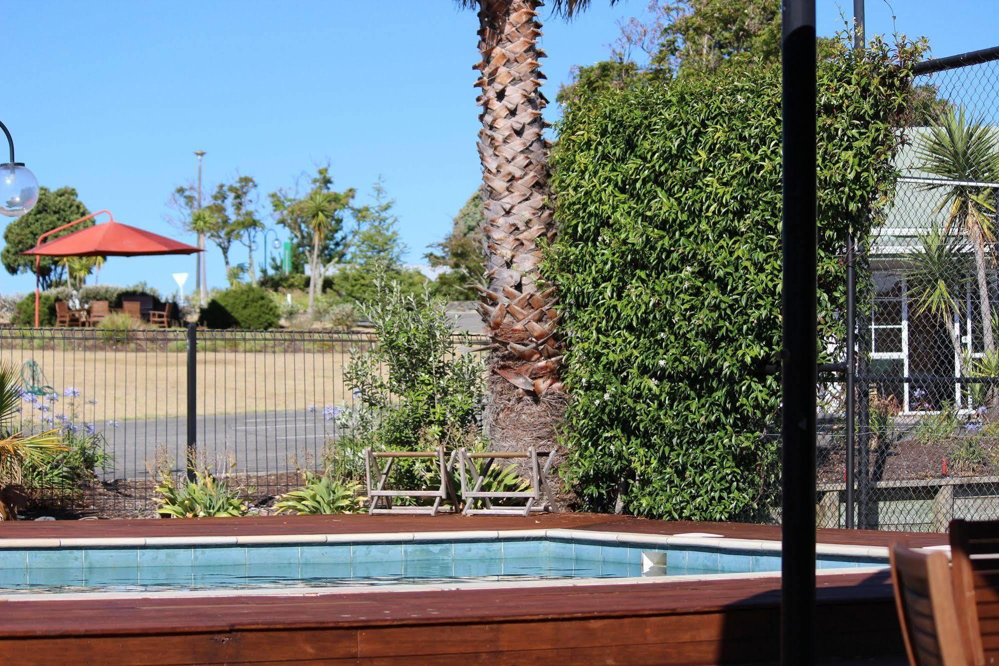 Pauanui Pines Motor Lodge Kültér fotó