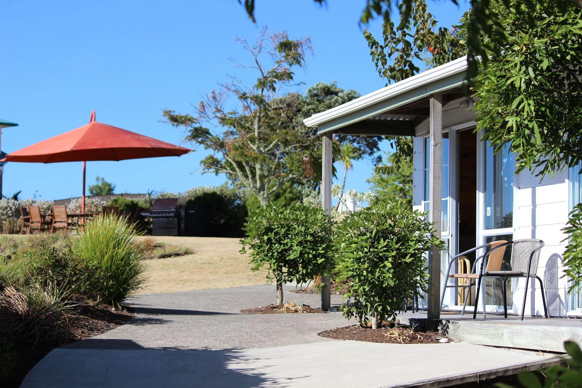 Pauanui Pines Motor Lodge Kültér fotó